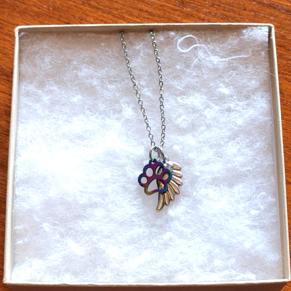 NIB Stainless Steel 🐾 Paw Pring with Puffy Angel Wing Necklace